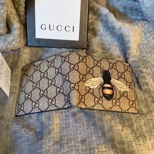 Gucci supreme gg print bee wallet